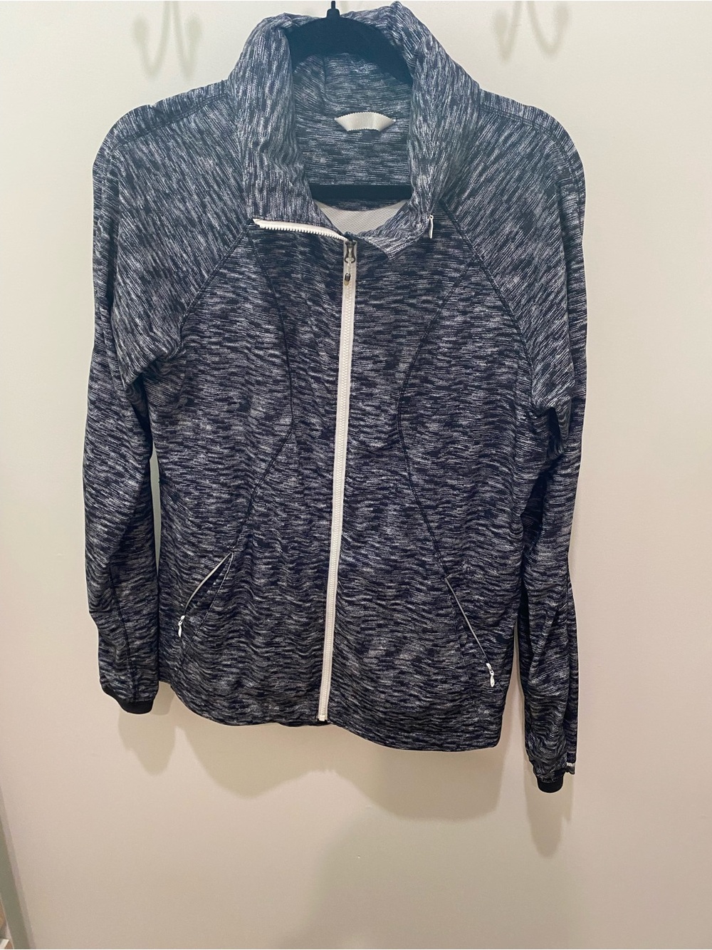 𝅺Lululemon Go the Distance water repellant Jacket dramatic static Size 8.  Hood